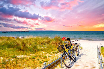 Fahrräder am Strand, Ostsee, Deutschland 