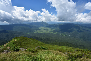 Obraz premium Climbing Mt. Hiuchi in Oze from Miike, Fukushima