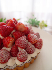 お菓子作り　苺のタルト