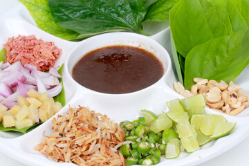 Leaf-Wrapped Bite-Size Appetizer, Miang Kum