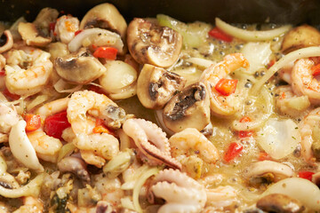 spaghetti with shrimp, seafood oil pasta	