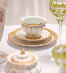 Antique tea set with 24 carat gold in perfect condition. Meissenfaktura Meissen.
