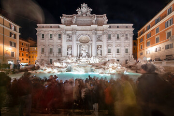 Fototapeta premium Trevi Fountain with crowds at night, Rome, Italy