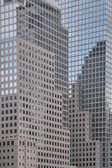 Obraz premium Tall buildings in the city with mirror reflection