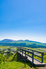 Fototapeta premium 【熊本県】阿蘇の絶景が広がる田子山展望所（そらふねの桟橋）