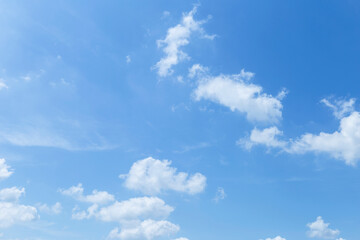 Obraz premium Clear blue sky with white rain cloud, weather and season background, natue concept