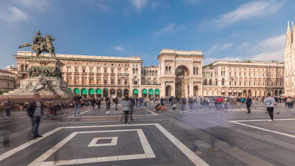 Obraz premium Panorama showing Milan Cathedral and Vittorio Emanuele gallery timelapse.