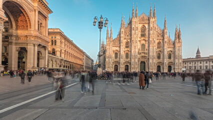 Obraz premium Panorama showing Milan Cathedral and Vittorio Emanuele gallery timelapse.