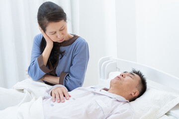夫のいびきや歯ぎしりがうるさくて眠れない妻（シニア・高齢者）