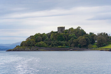 Fototapeta premium Dunollie Castle ruin at Oban bay in Scotland 