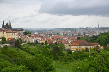 Fototapeta na wymiar Aussicht auf die Prager Burg vom Strahower Kloster
