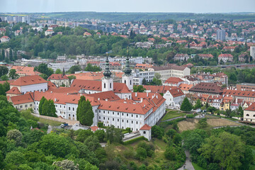 Fototapeta na wymiar Aussicht vom Petirin auf Prag mit seinen vielen Türmen