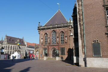 Fototapeta na wymiar Marktplatz und Rathaus in Bremen