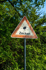 Hinweisschild Zecken Alarm