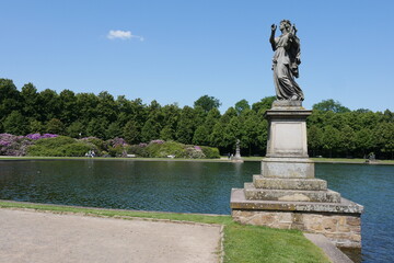 Skulptur am Hollersee im Bremer Bürgerpark