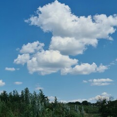 Obraz premium A blue sky with clouds