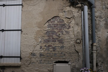 It gathers the most interesting DETERIORATED WALLS I've come across.
Narrow old streets, entire colored rocky city, old houses, and buildings. 