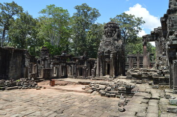 Naklejka premium Ancient Temple Complex Ruins in Cambodian Jungle