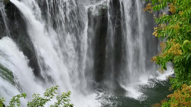 Belongs to anticline waterfalls, similar to Niagara Falls in North America Shifen Waterfall is located in Pingxi District, New Taipei City. Taiwan