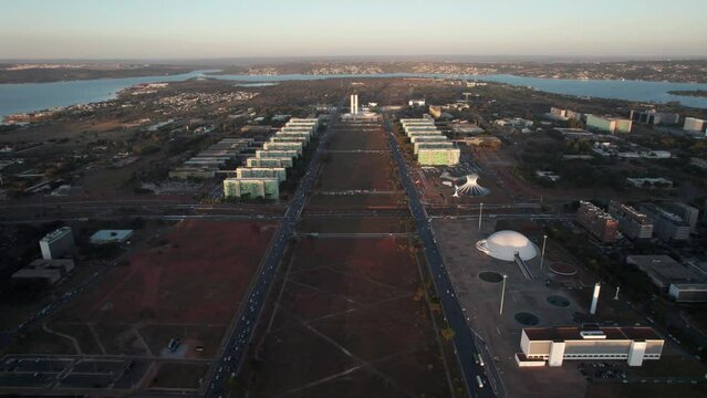Vista a&eacute;rea da Esplanada dos Ministerios no centro de Brasilia - Brasil