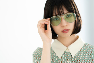 サングラスをした女性