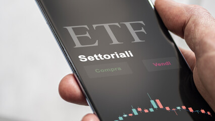 An Italian investor analyzing an etf fund on a phone. Italian text: sectoral, buy, sell. To invest in ETFs.