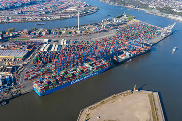 Container Terminal Tollerort mit allen vier Liegeplätzen als Luftbild