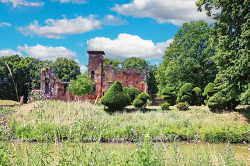 Beautiful medieval castle ruin with garden and water moat - Kasteel Bleijenbeek, Afferden, Netherlands