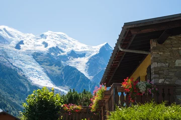 Photo sur Plexiglas Mont Blanc Chamonix-Mont-Blanc, France. Beautiful Alpine landscape with snow covered Mont Blanc mountain in summer and traditional chalet house at foreground. Haute-Savoie tourism.  Europe vacation destinations.