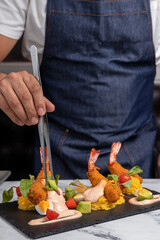 Armando un plato  de mariscos y wancaina