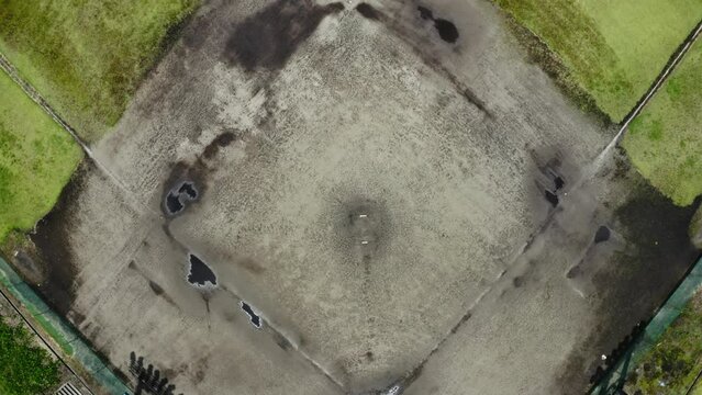 ドローン撮影　ベース設置前の、水溜まりのできた野球場