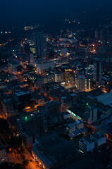 Vista panorámica nocturna de Bogotá