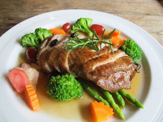 Closeup Roast Duck and Vegetable 