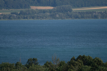 Vue du lac au loin