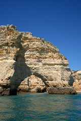 Fototapeta na wymiar Sandsteinformation am Strand der Algarve im Süden Portugals 