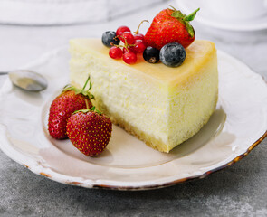 New York cheesecake with fresh berries