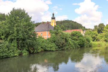 Fototapeta na wymiar Sommer im Vilstal; Blick auf Dietldorf