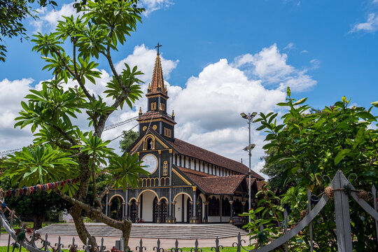 Tnus Lochao Wood Cathedral Kon Tum Mang Den Vietnam Architecture