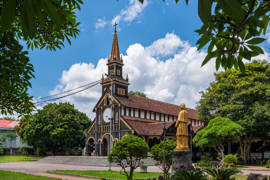 Tnus Lochao Wood Cathedral Kon Tum Mang Den Vietnam Architecture