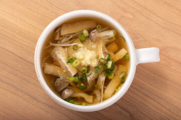 生姜スープ　(しめじ　えのき　油揚げ)