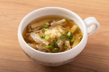 生姜スープ　(しめじ　えのき　油揚げ)