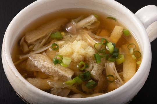 生姜スープ　(しめじ　えのき　油揚げ)