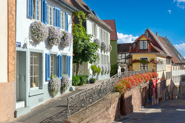 Altstadt von Edenkoben mit Blick in die historische Bergkasse. Region Pfalz im Bundesland...