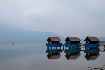 Houses on the Lap An Lagoon