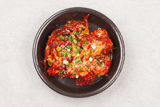 
A dish made by mixing trimmed crabs with a sauce made of red pepper powder, soy sauce, and sugar.