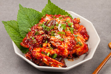 
A dish made by mixing trimmed crabs with a sauce made of red pepper powder, soy sauce, and sugar.