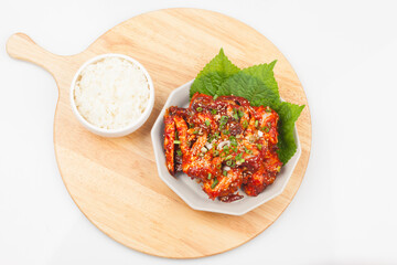 
A dish made by mixing trimmed crabs with a sauce made of red pepper powder, soy sauce, and sugar.