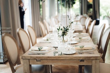 Beautiful wedding table setup with vibrant floral decorations.
