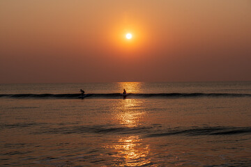 Naklejka premium Surfers at Sunrise