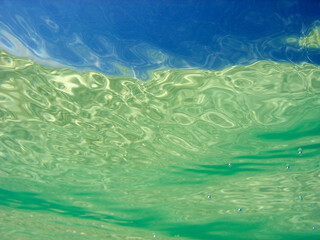 海中から見る空